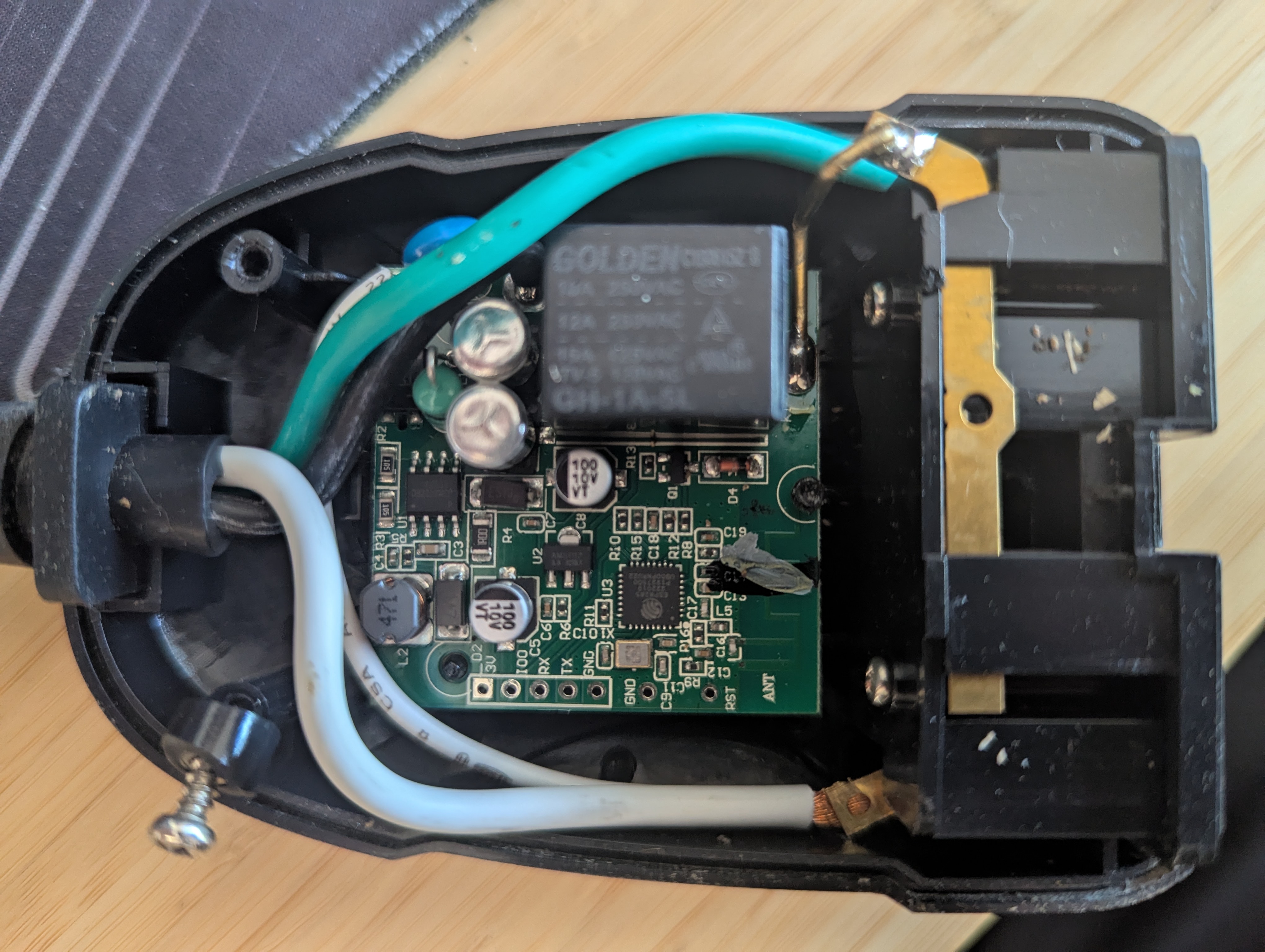 PRIME CCRCWFIO2PK Plug disassembled alt text